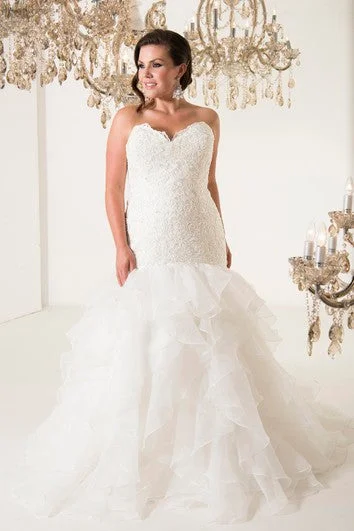 Sleeveless Dress VintageMermaid Floor-Length Sweetheart Sleeveless Organza Chapel Train Lace-Up Back Appliques Dress