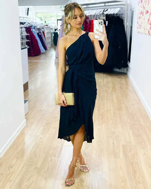 simple yet stylish midi dressesOlivia One Shoulder Midi Dress - Black