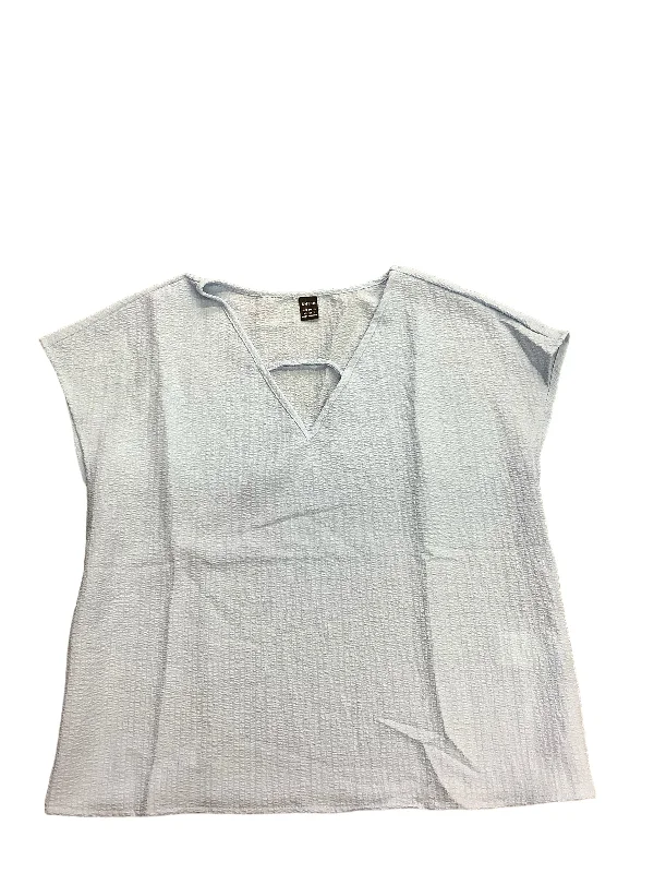 women's tops for those who want to create outfits that are both unique and memorableTop Sleeveless Basic By Shein  Size: Xs