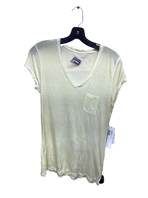 women's tops for those who want to stay on top of the latest fashion trends and wear pieces that are both stylish and on-trendTop Sleeveless By Calvin Klein  Size: M